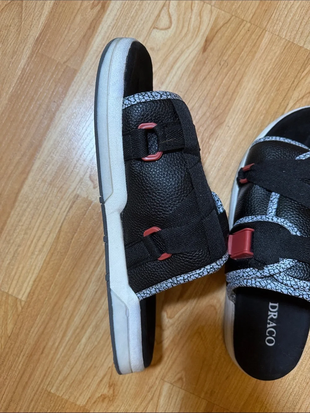 Draco men’s slide